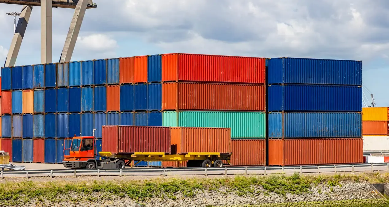 1. The Role of Logistics in Supporting Modern Business Growth
